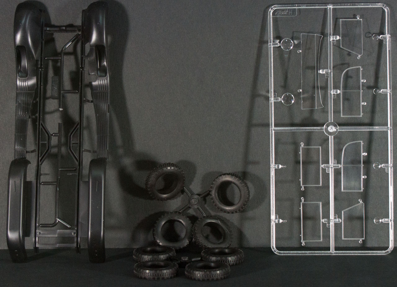 ICM 24011 1/24 G4 Personnel Car 1935 Production Kit Image 03