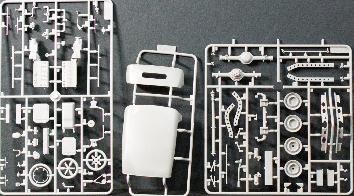 ICM 24022 1/24 Admiral Cabriolet with Raised Top Kit Image 03