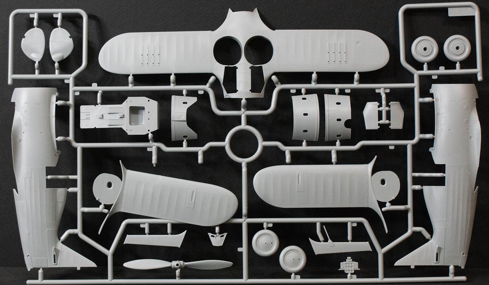 ICM 32010 1/32 I-153 Chaika Kit Image 01
