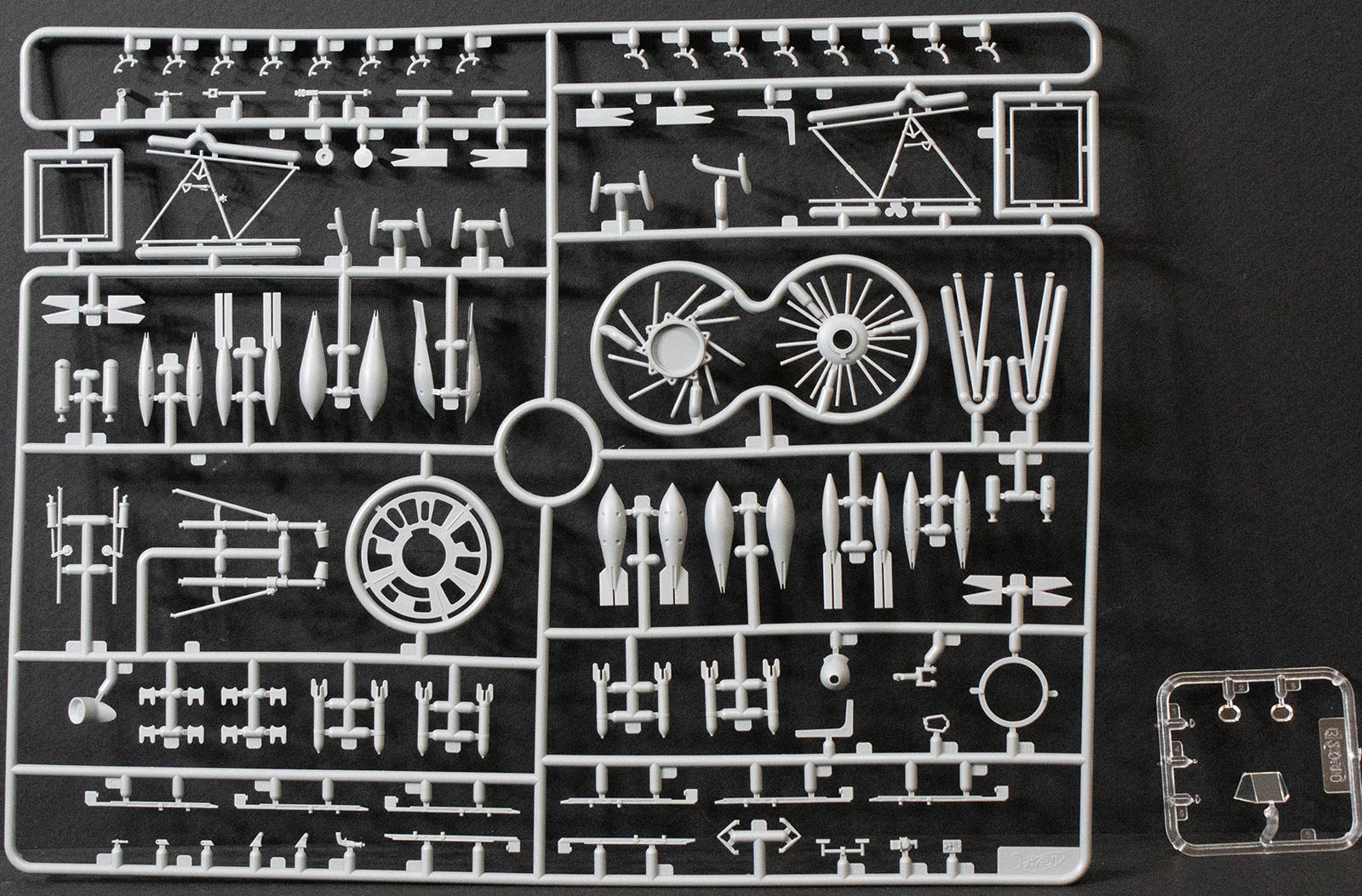 ICM 32010 1/32 I-153 Chaika Kit Image 03