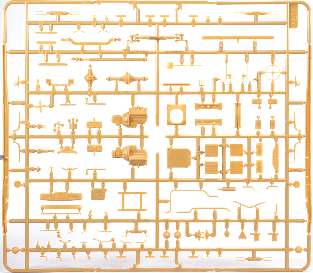 ICM 35413 1/35 G917T Truck Kit Image 04