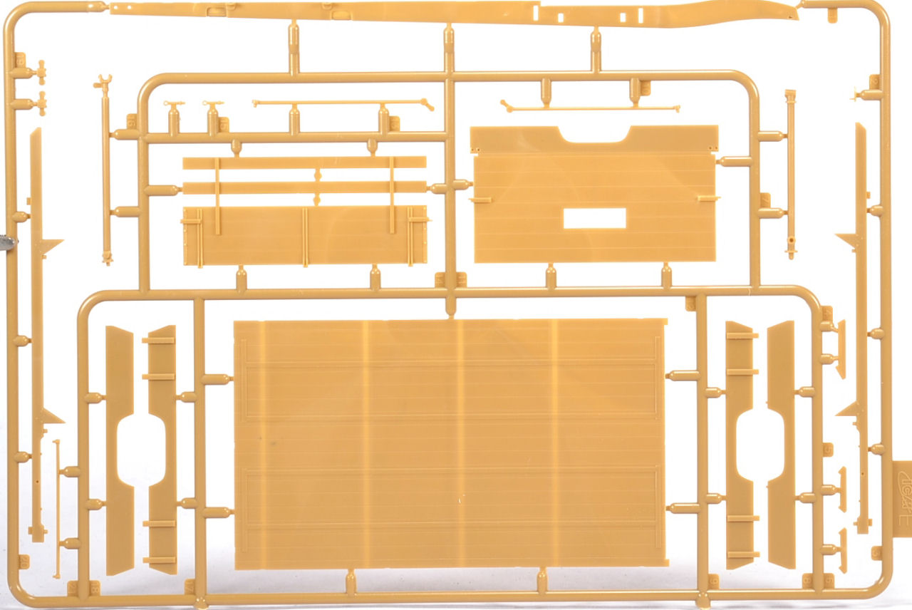 ICM 35413 1/35 G917T Truck Kit Image 05