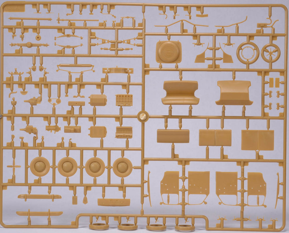 ICM 35475 1/35 Kapitan Saloon German Staff Car Kit Image 01