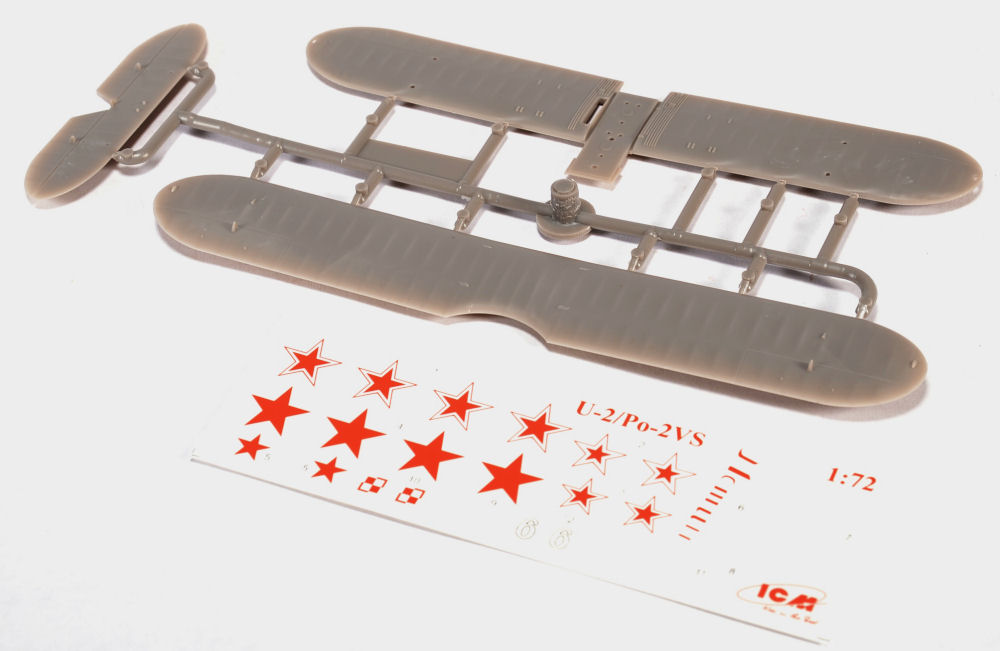 ICM 72241 1/72 U-2/Po-2VS Kit Image 01