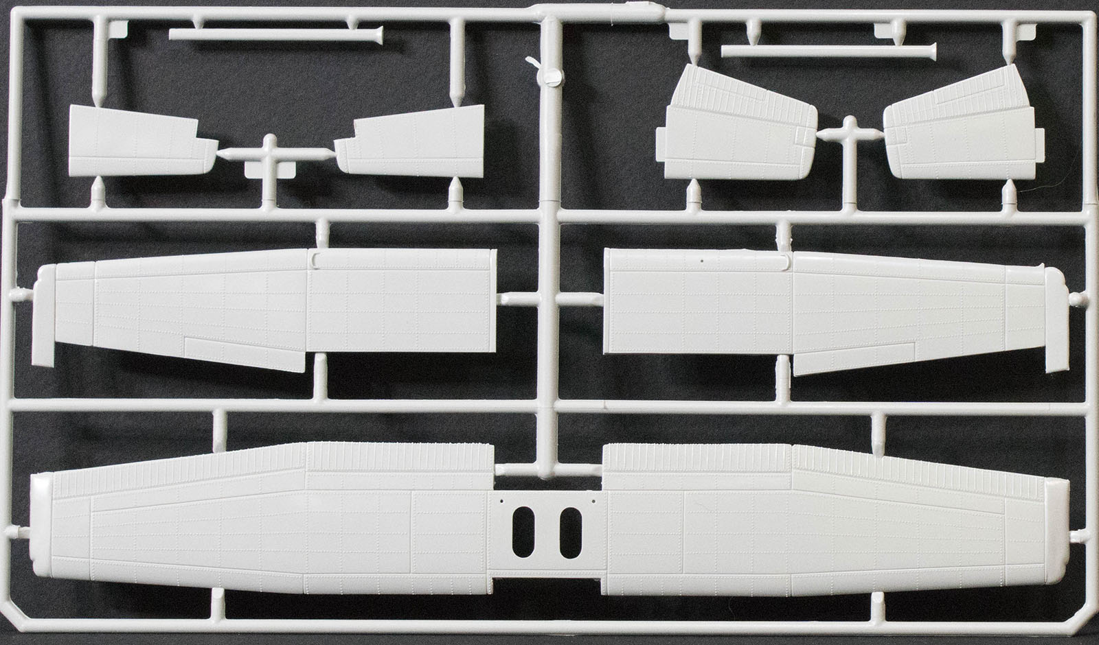 Italeri 2764 1/48 Cessna 172 Skyhawk '1987 Landing on Red Square' Parts Image 02