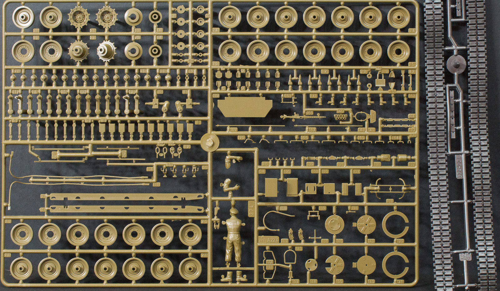 Italeri 36507 1/35 Leopard 1A2 Parts Image 03