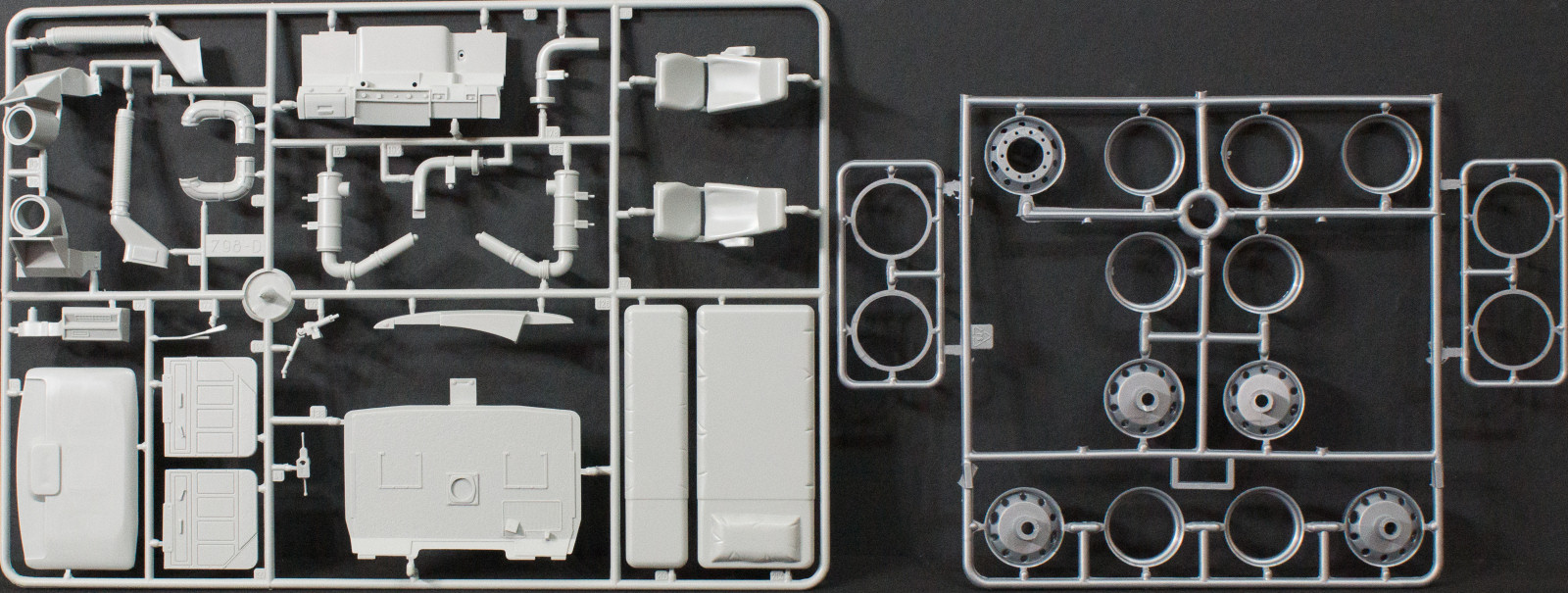 Italeri 3820 1/24 American Superliner Parts Image 02
