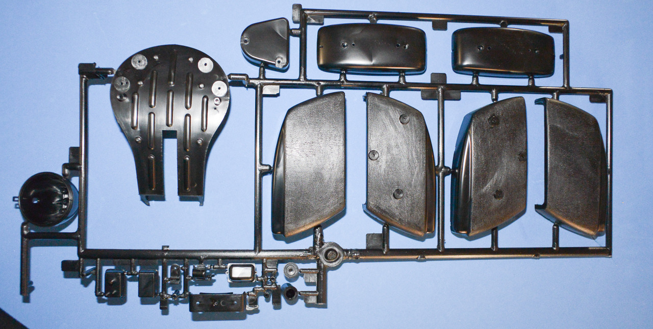 Italeri 4513 1/6 Moto Guzzi V850 California Parts Image 08