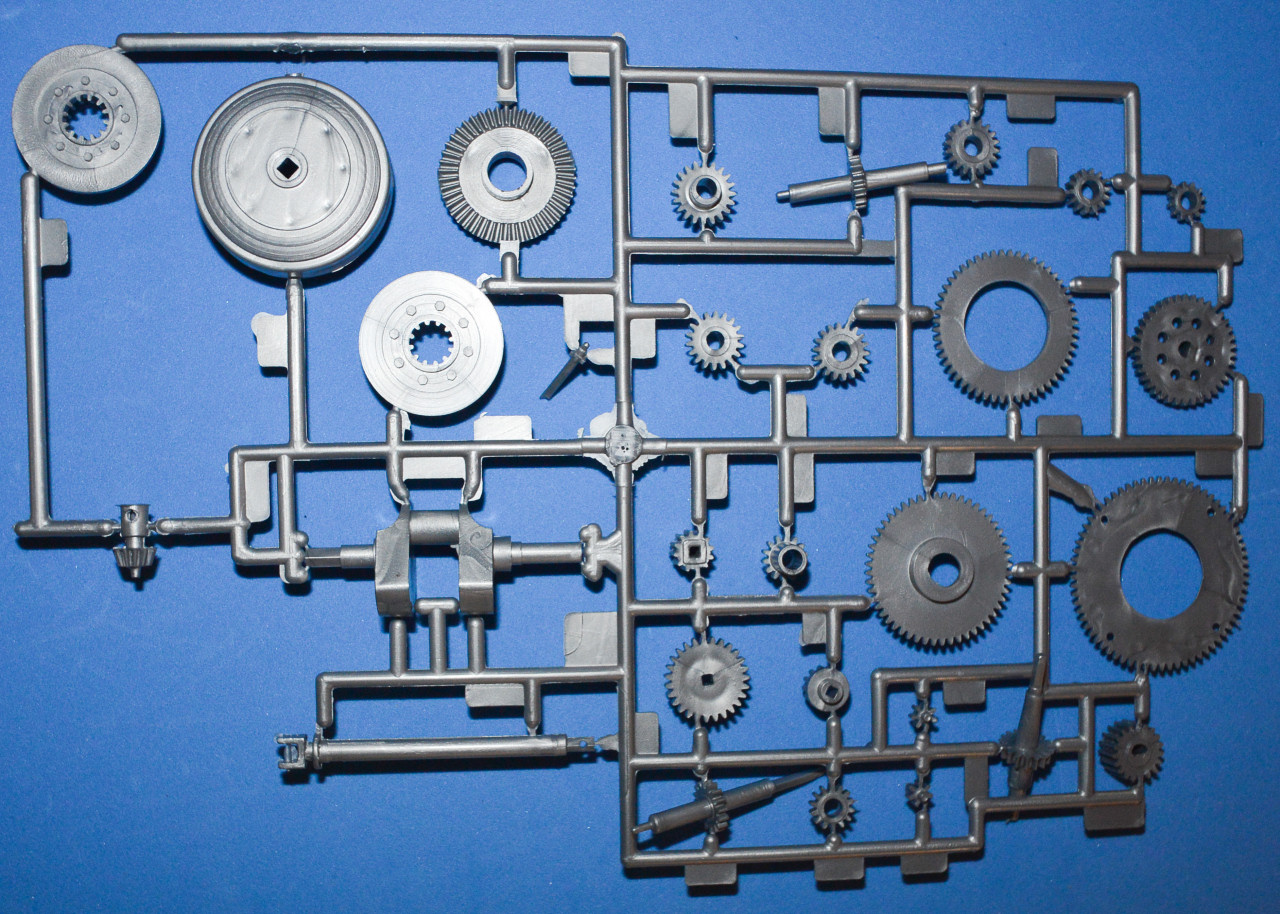 Italeri 4513 1/6 Moto Guzzi V850 California Parts Image 13