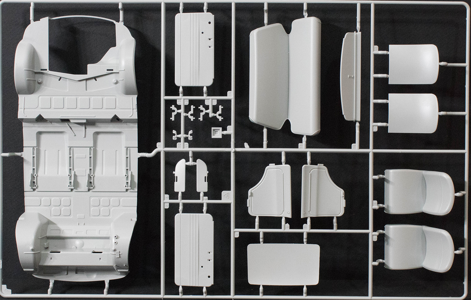 Italeri 4703 1/12 '68 Fiat 500F Parts Image 04