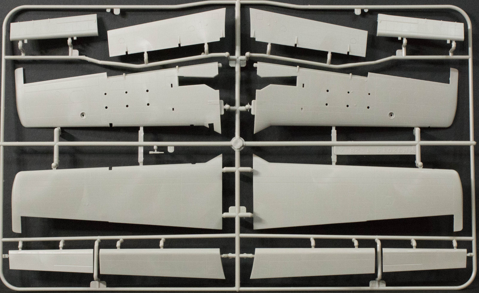 Kitty Hawk Models 32014 1/32 T-28B/D Trojan Review Image 02