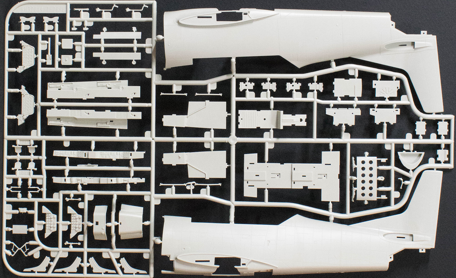 Kitty Hawk Models 32015 1/32 T-28C Trojan Review Image 01