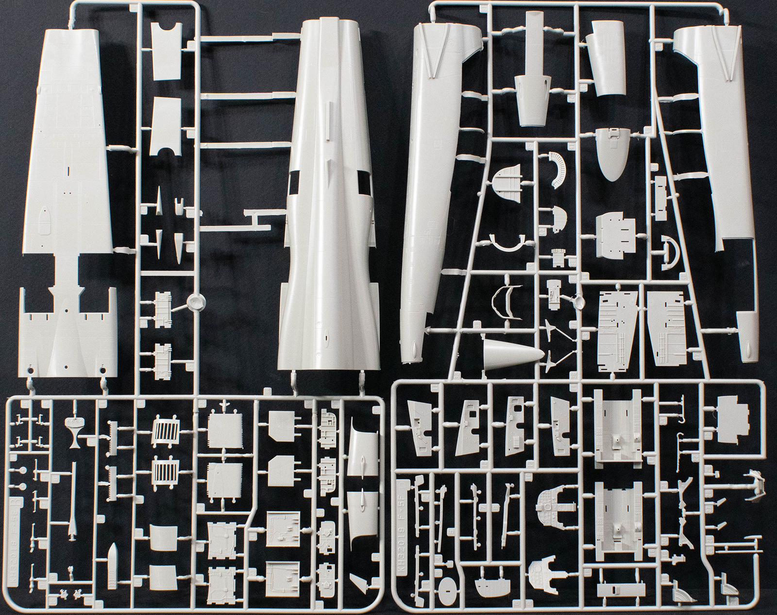 Kitty Hawk Models 32019 1/32 F-5F Tiger II Review Image 01