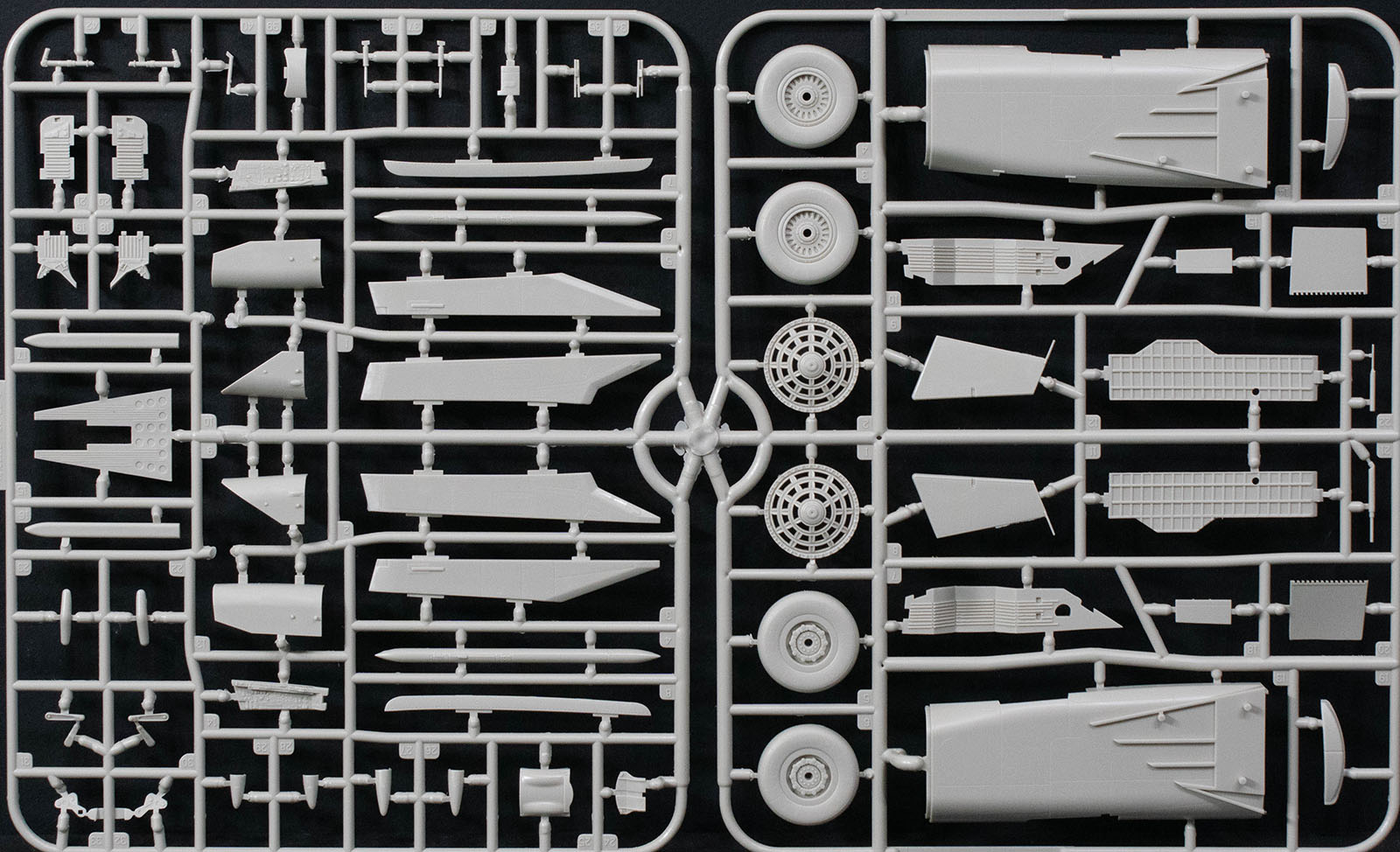 Kitty Hawk Models 80113 1/48 MiG-25PD/PDS Foxbat E First-Look Image 04
