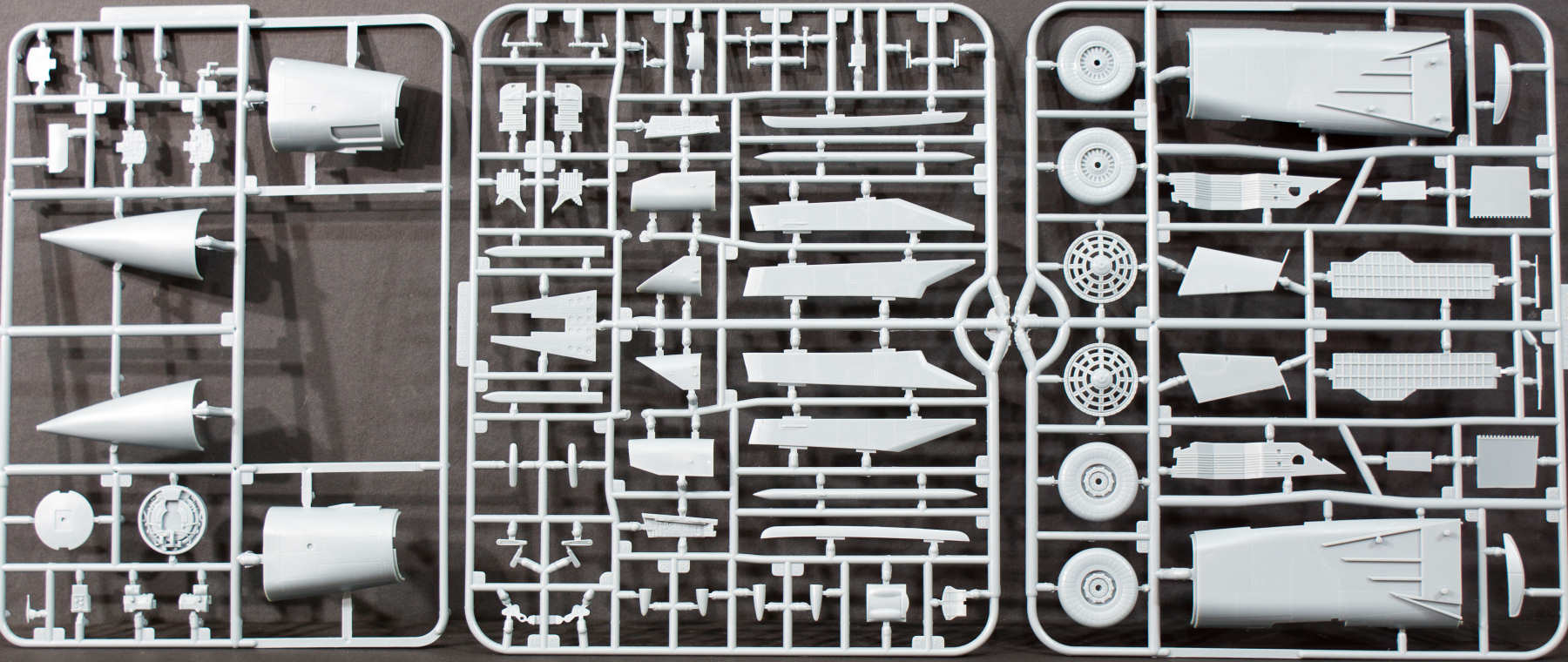 Kitty Hawk Models 80119 1/48 MiG-25PD/PDS Foxbat E First-Look Image 02