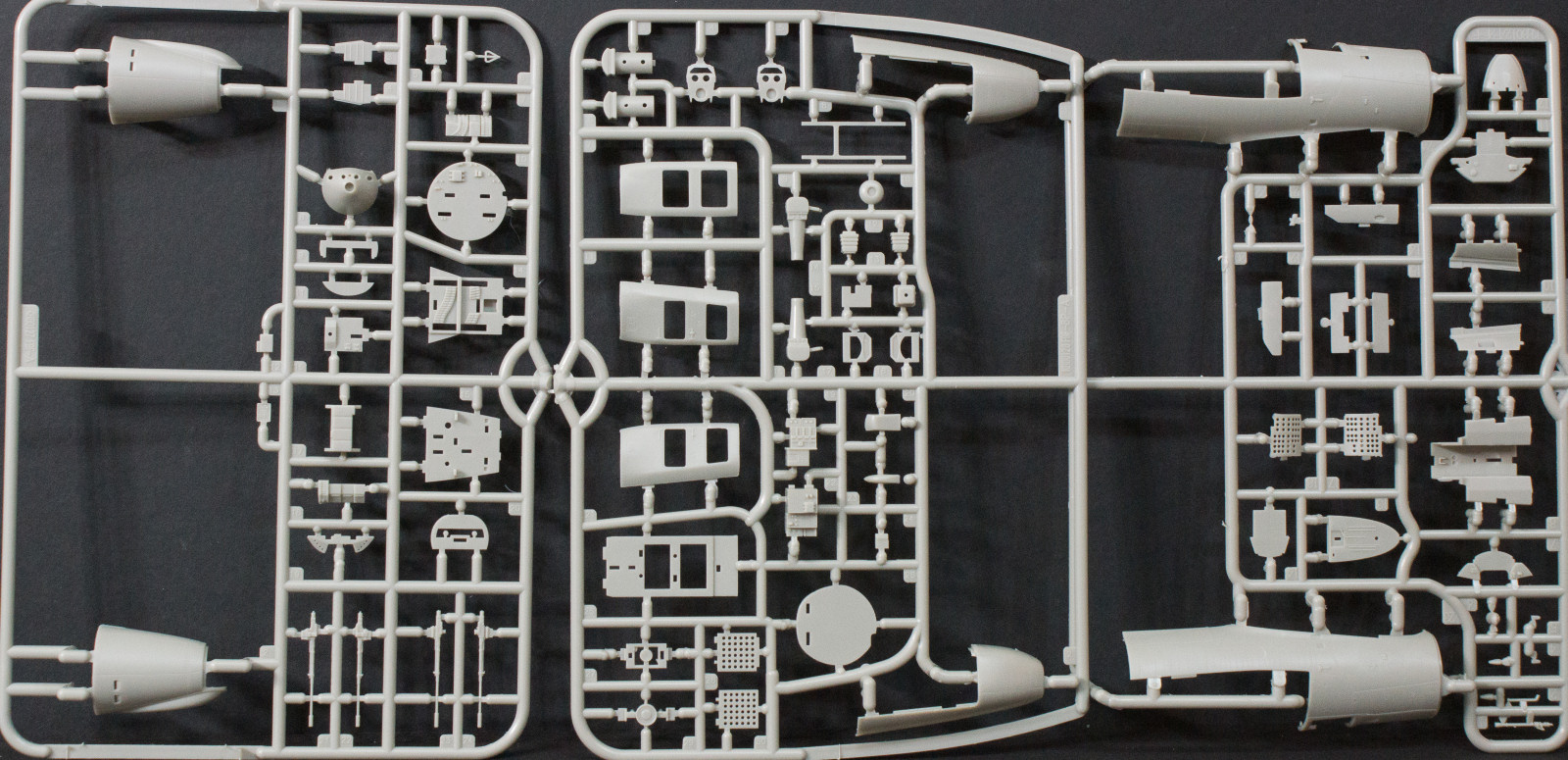 Kitty Hawk Models 80127 1/48 F9F-8/F9F-9P Cougar Review Image 02