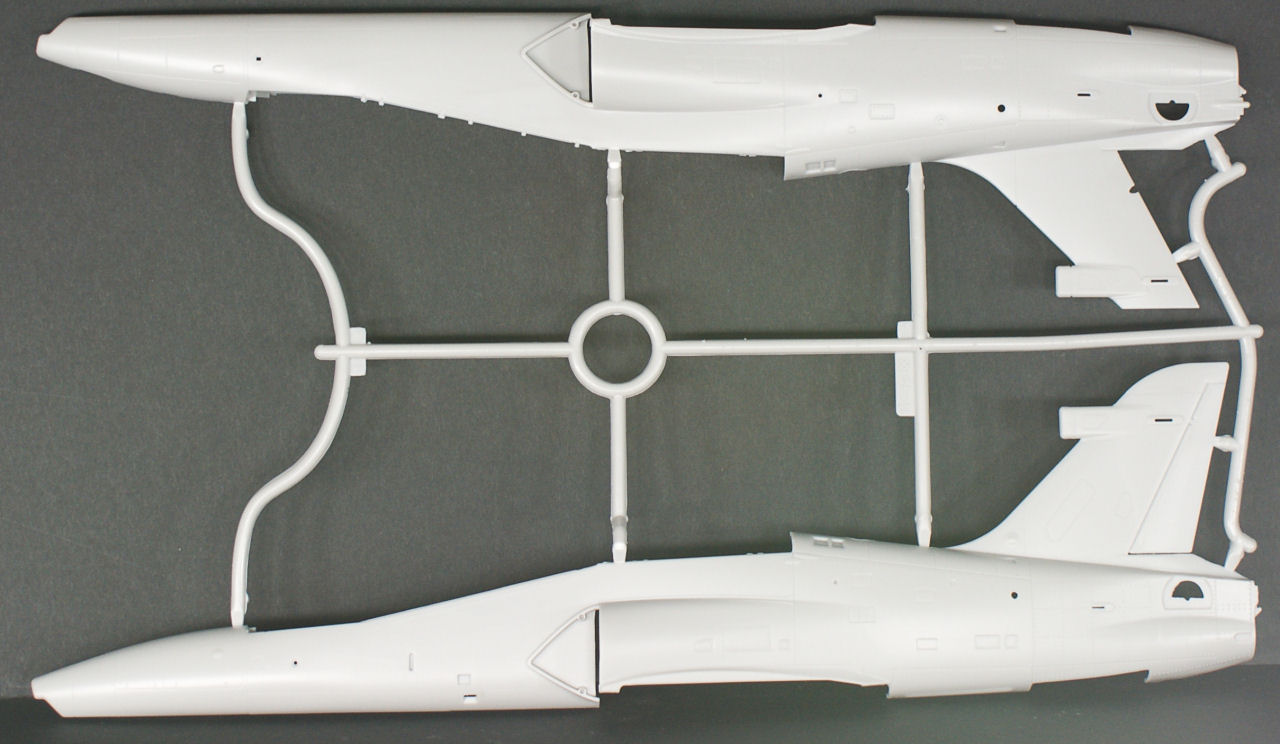 Kinetic 32006 1/32 Hawk 100 Series Advanced Trainer Parts Image 01