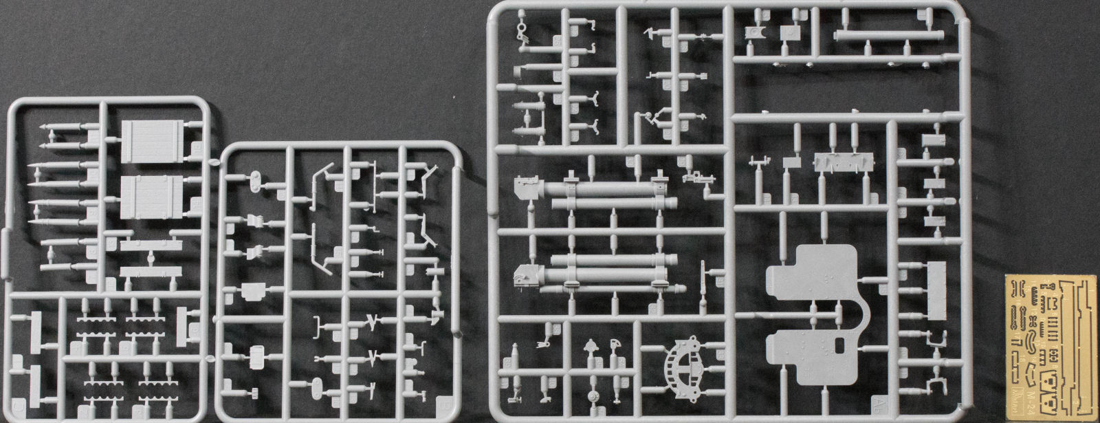 MiniArt 35129 1/35 USV-BR 76mm Gun Mod.1941 w/Limber and Crew Parts Image 01