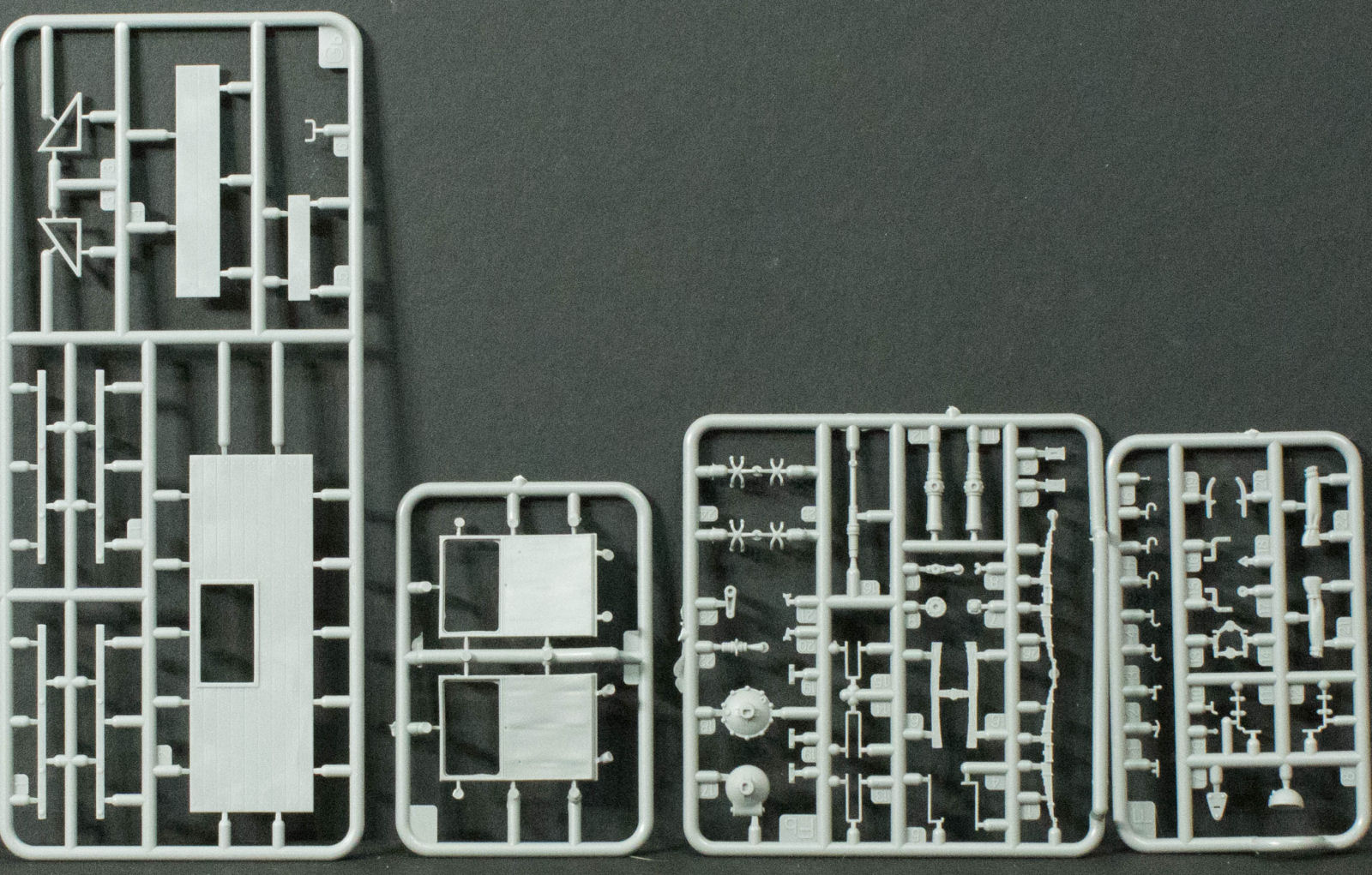 MiniArt 35183 1/35 GAZ-AAA w/Shelter Parts Image 03