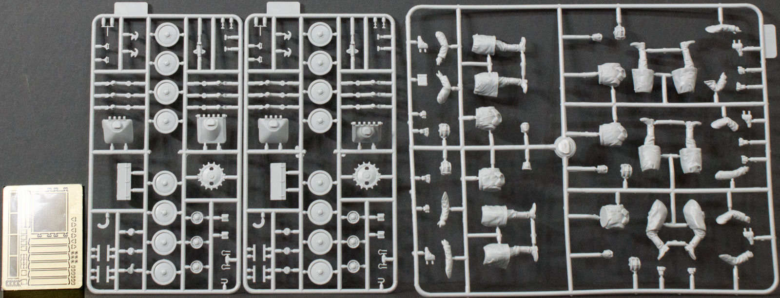 MiniArt 35194 1/35 T-70M Light Tank w/Crew Parts Image 02