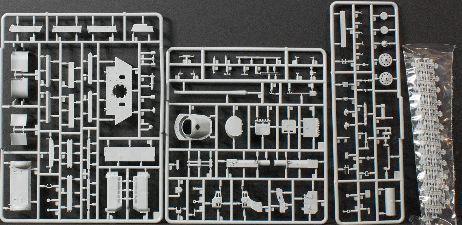 MiniArt 35229 1/35 Jagdpanzer SU-85(r) with Crew Parts Image 02