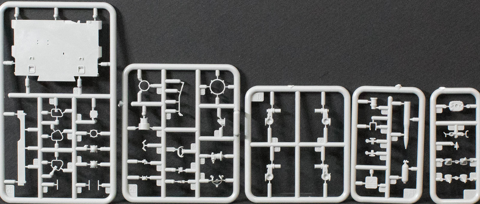 MiniArt 37011 1/35 T-54B Early Production Tank Parts Image 03