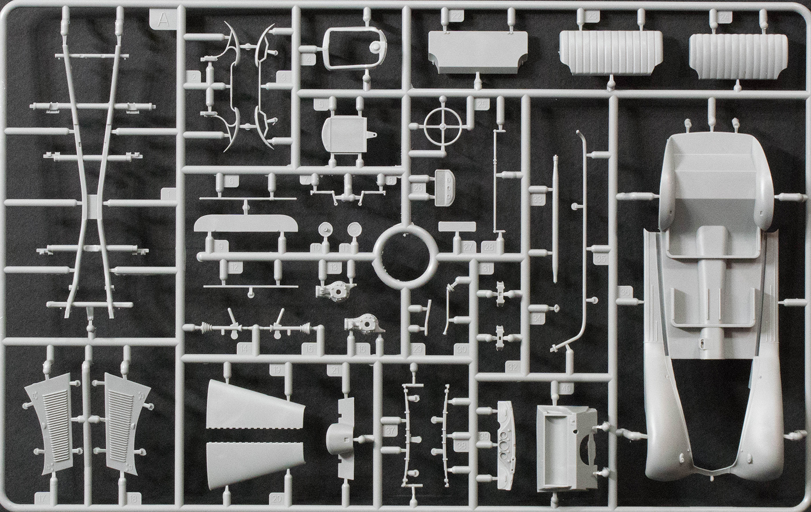 MiniArt 38008 1/35 Type 170V Saloon 4 Door German Passenger Car Parts Image 02