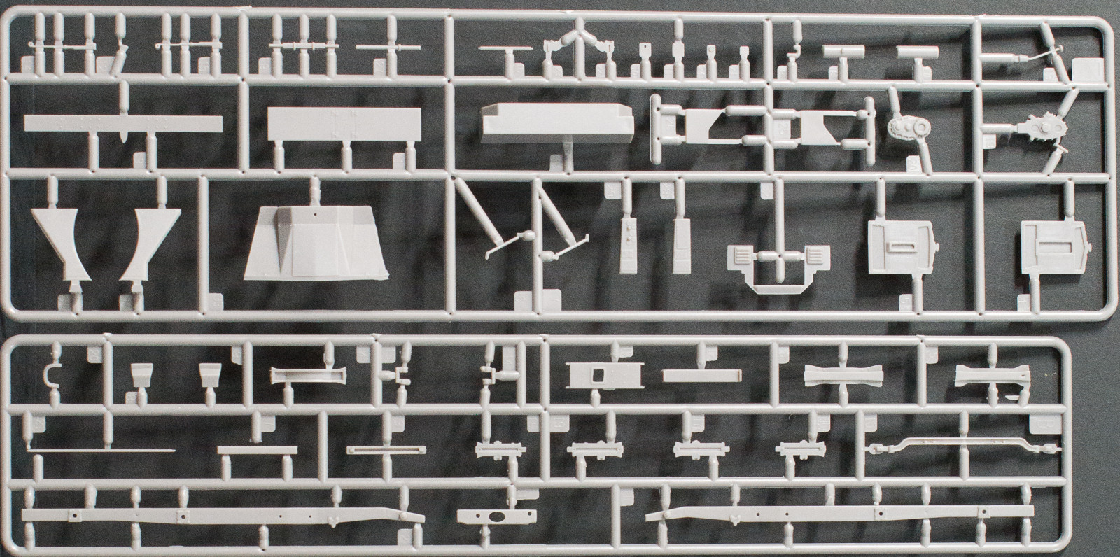 Mirror Models Ltd. 35107 1/35 CMP F15 Italian Gun Truck Kit First Image 01