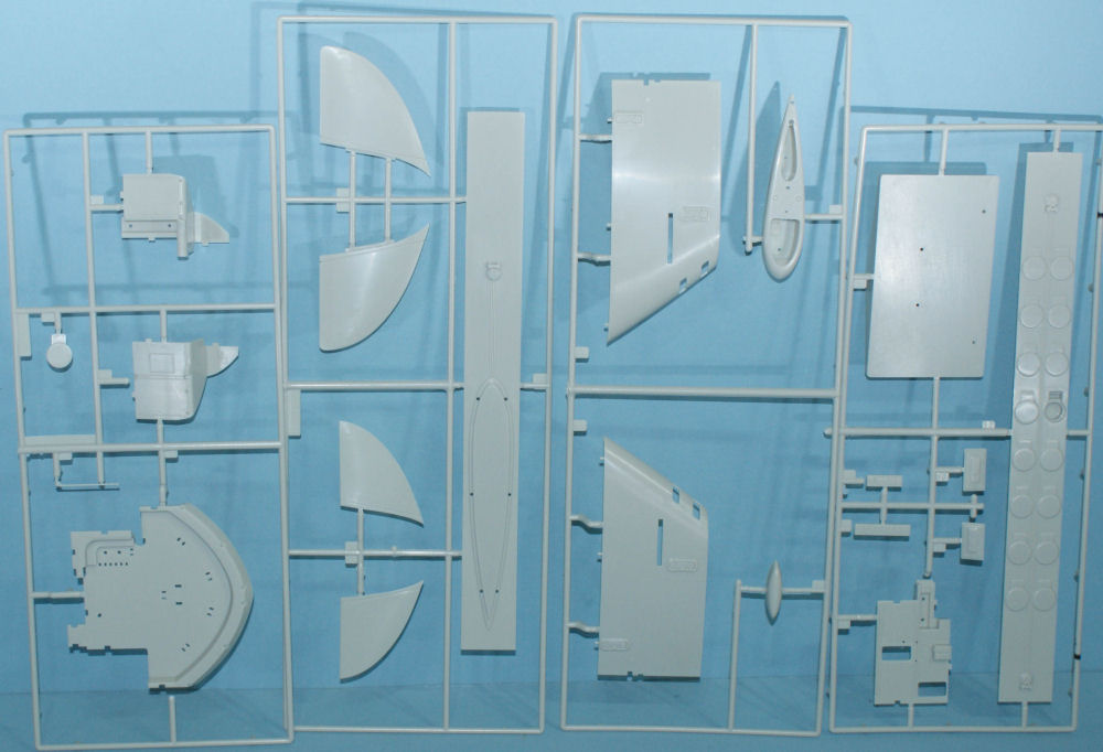 Moebius Models 708 1/128 Seaview First Look Parts Image 06