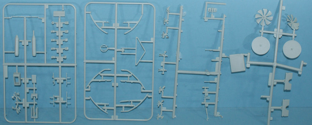 Moebius Models 708 1/128 Seaview First Look Parts Image 07