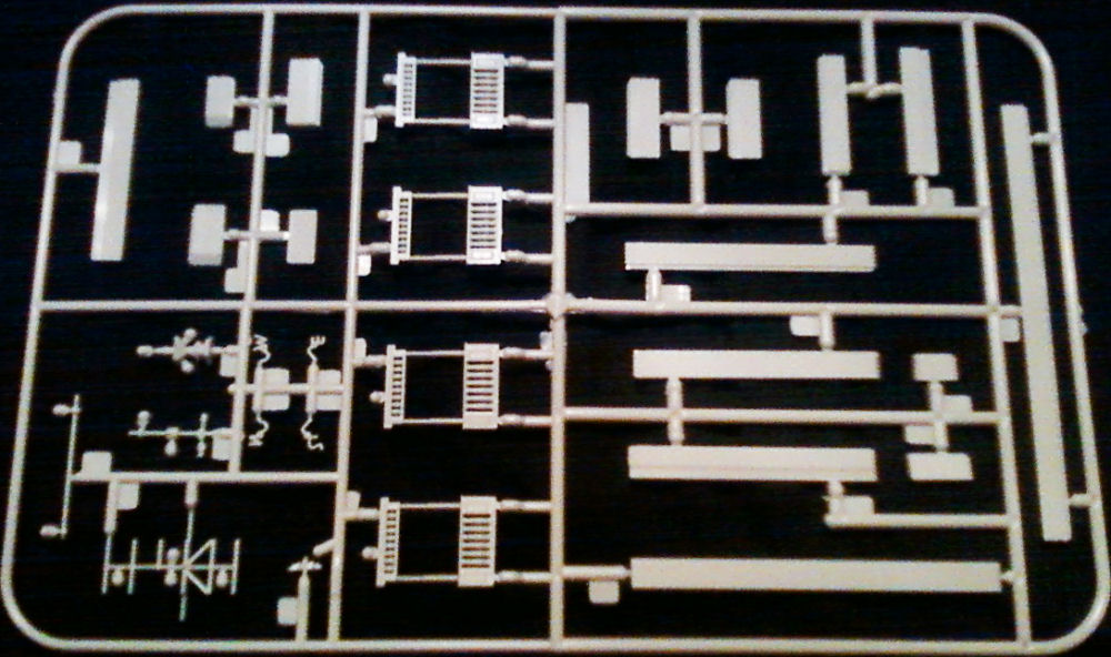 Moebius Models 929 1/87 The Munsters House First Look Parts Image 05