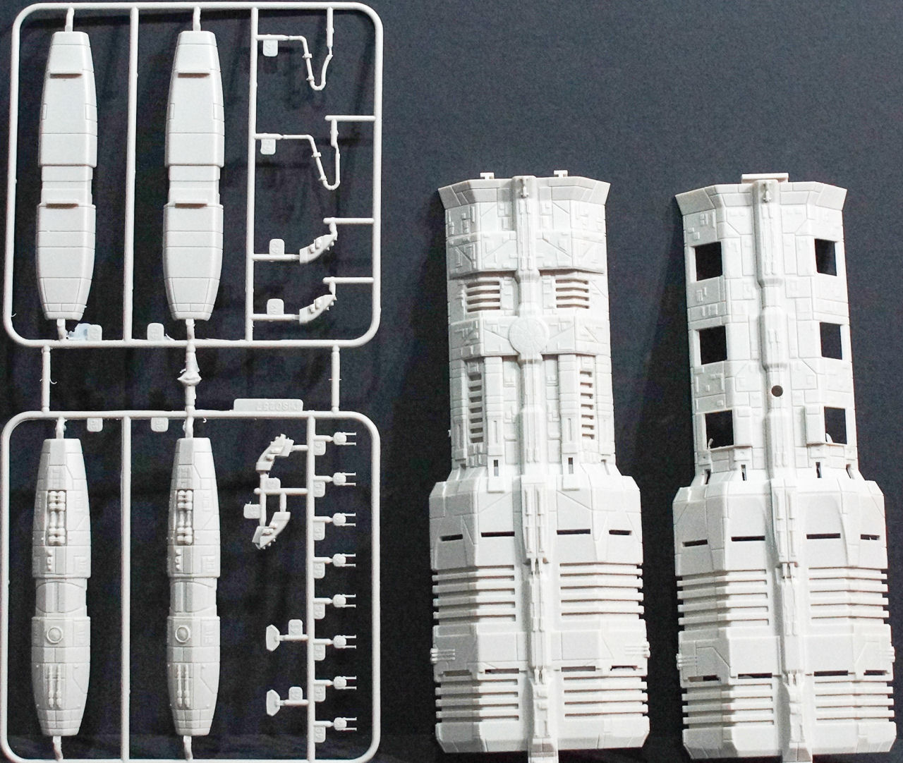 Moebius Models 931 1/4105 Battlestar Pegasus BSG First Look Parts Image 03
