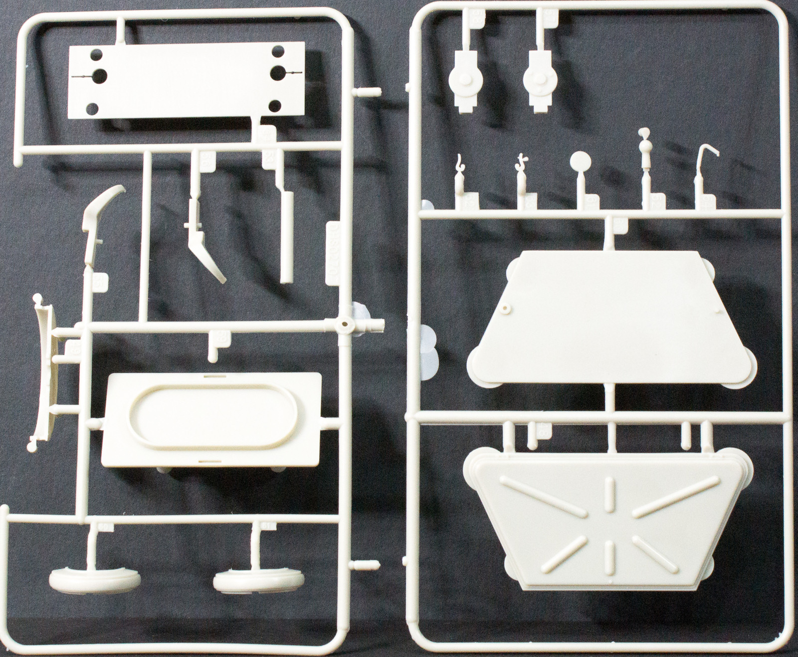 Moebius Models 0939 1/6 Robot B9 First Look Parts Image 02
