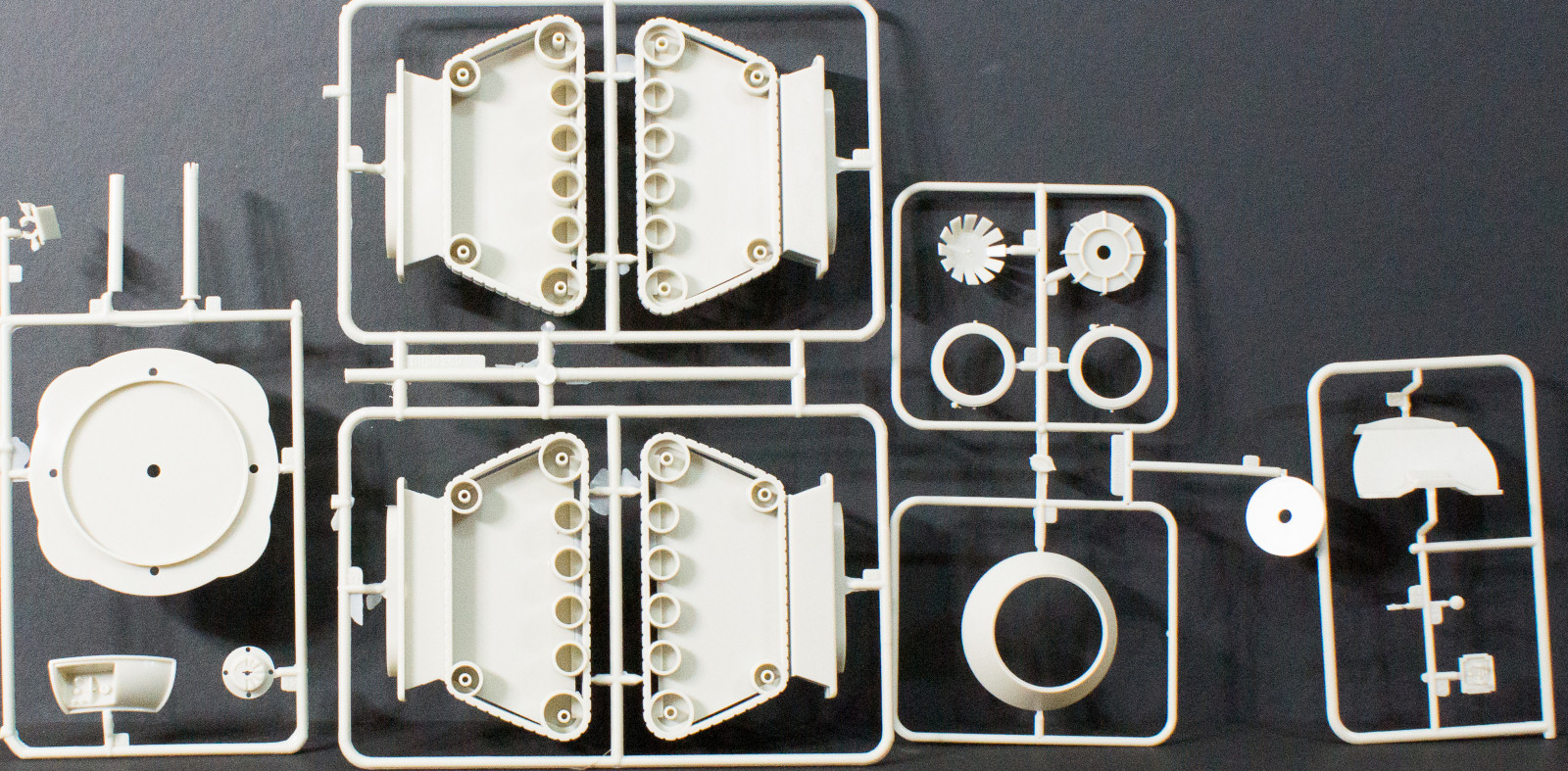 Moebius Models 0939 1/6 Robot B9 First Look Parts Image 03