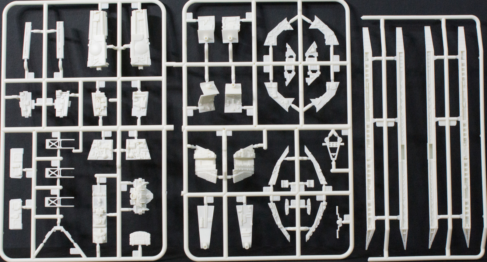 Moebius Models 0942 1/4105 Battlestar Galactica First Look Parts Image 04