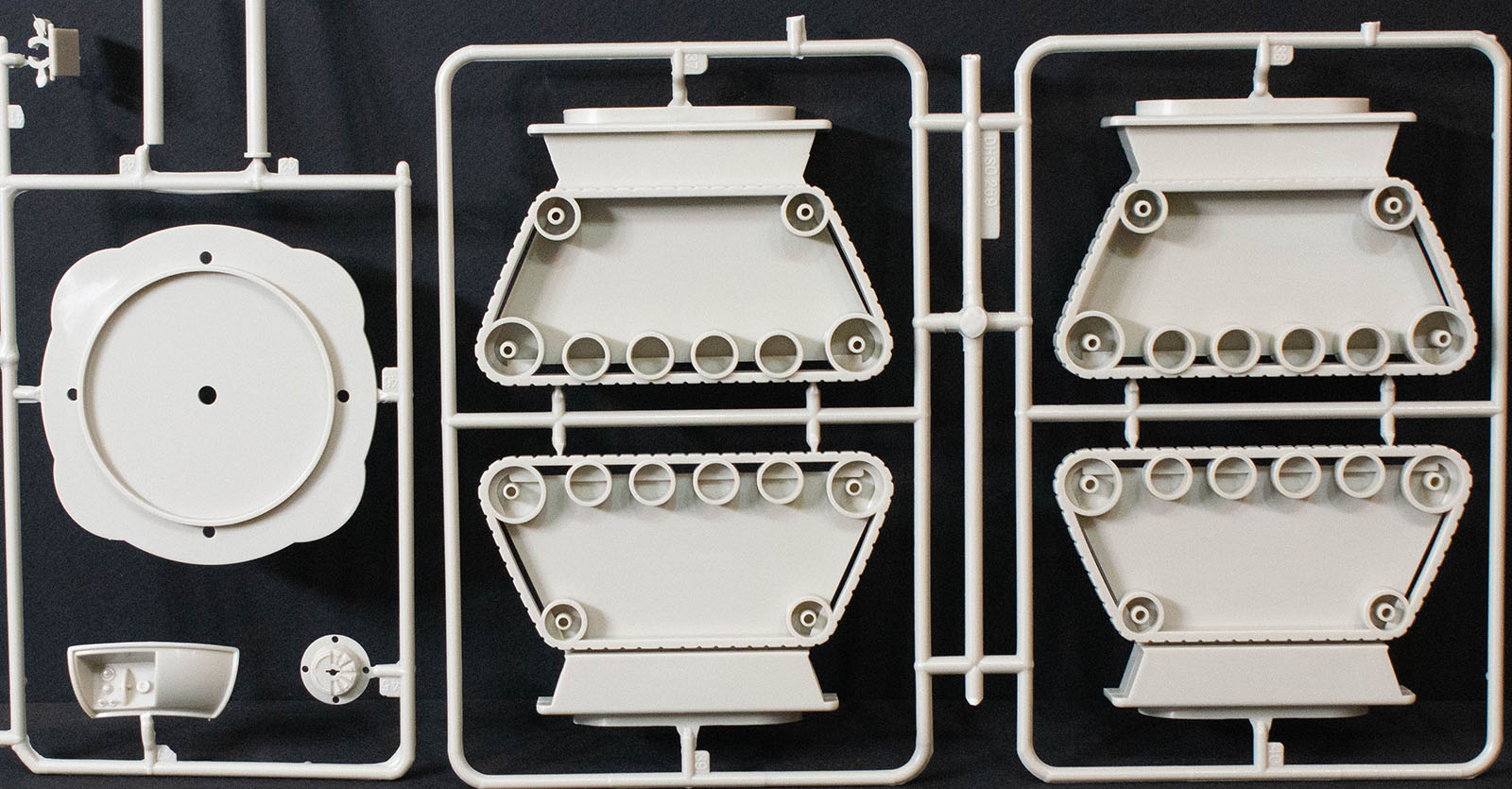 Moebius Models 0949 1/6 Robot B9 First Look Parts Image 02