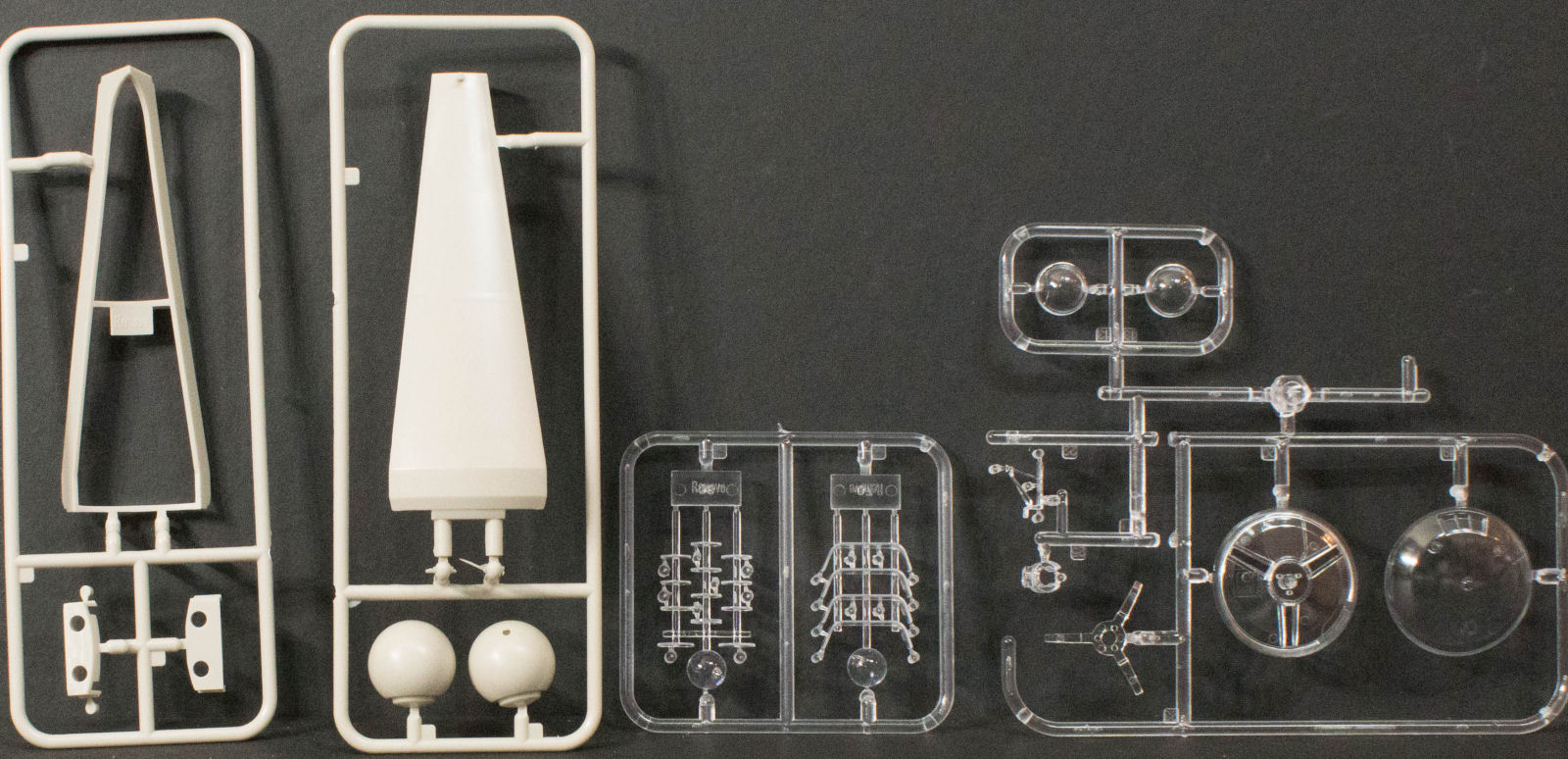 Moebius Models 965 1/350 Lost in Space: The Derelict First Look Parts Image 03