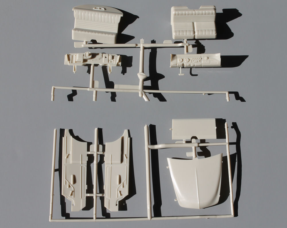 Moebius Models 1201 1/25 1955 Chrysler 300 First Look Parts Image 01