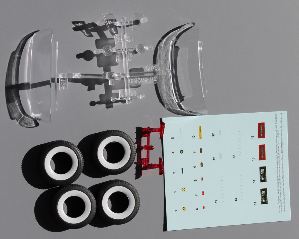 Moebius Models 1201 1/25 1955 Chrysler 300 First Look Parts Image 04