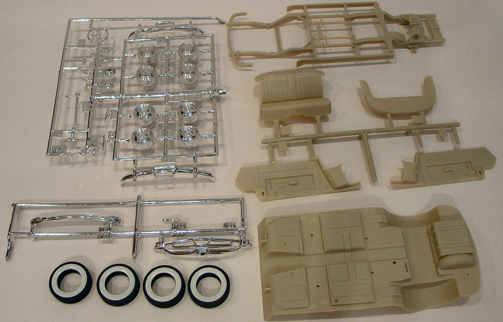 Moebius Models 1204 1/25 1952 Hudson Hornet Convertible First Look Parts Image 06