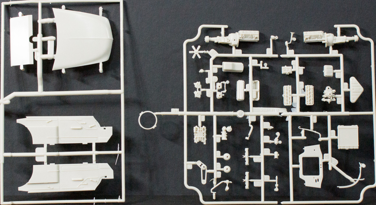 Moebius Models 1207 1/25 1956 Chrysler 300B First Look Parts Image 02