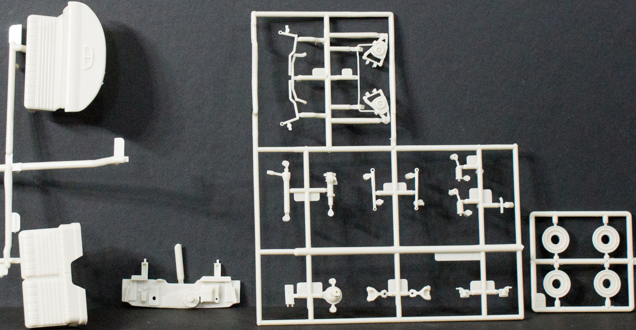Moebius Models 1207 1/25 1956 Chrysler 300B First Look Parts Image 03