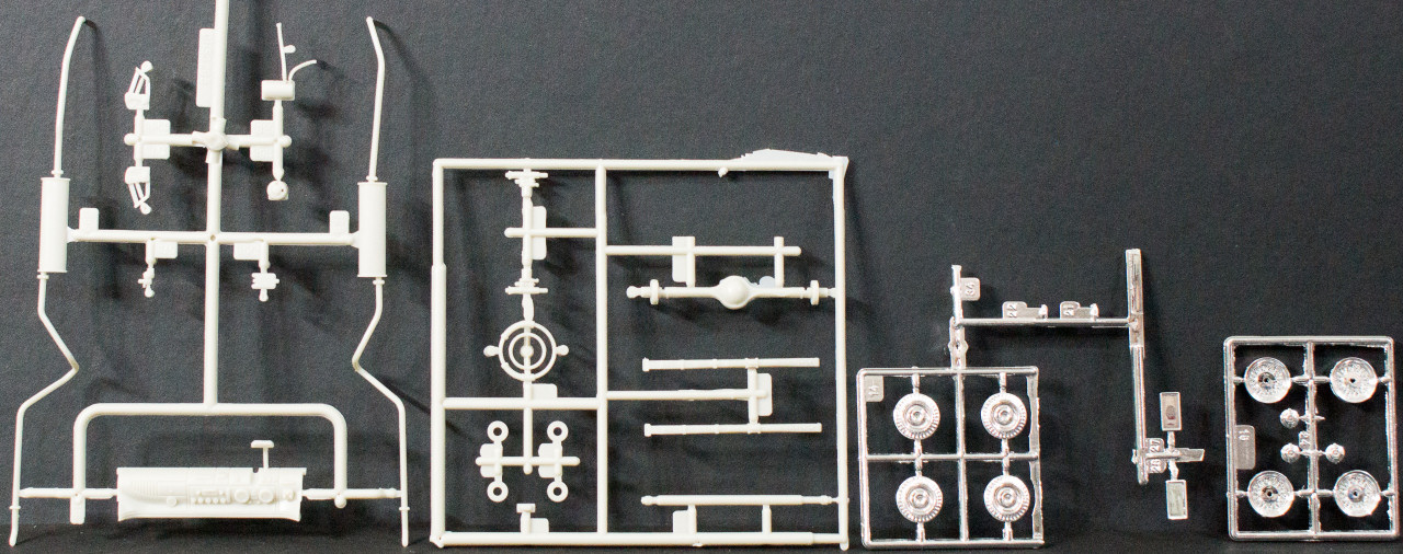 Moebius Models 1207 1/25 1956 Chrysler 300B First Look Parts Image 04