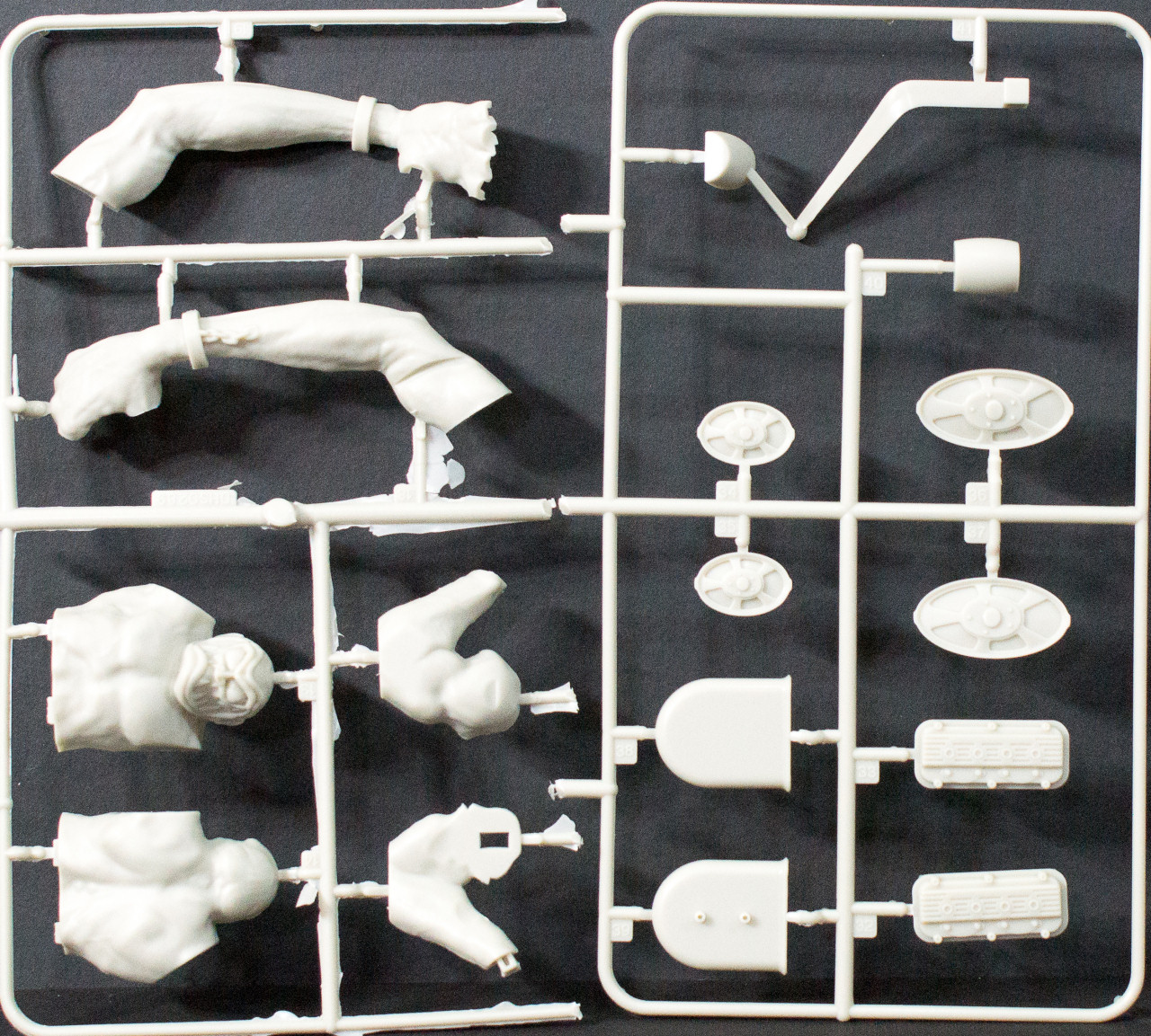 Moebius Models 1209 Stoned Hoods and Crooks First Look Parts Image 03