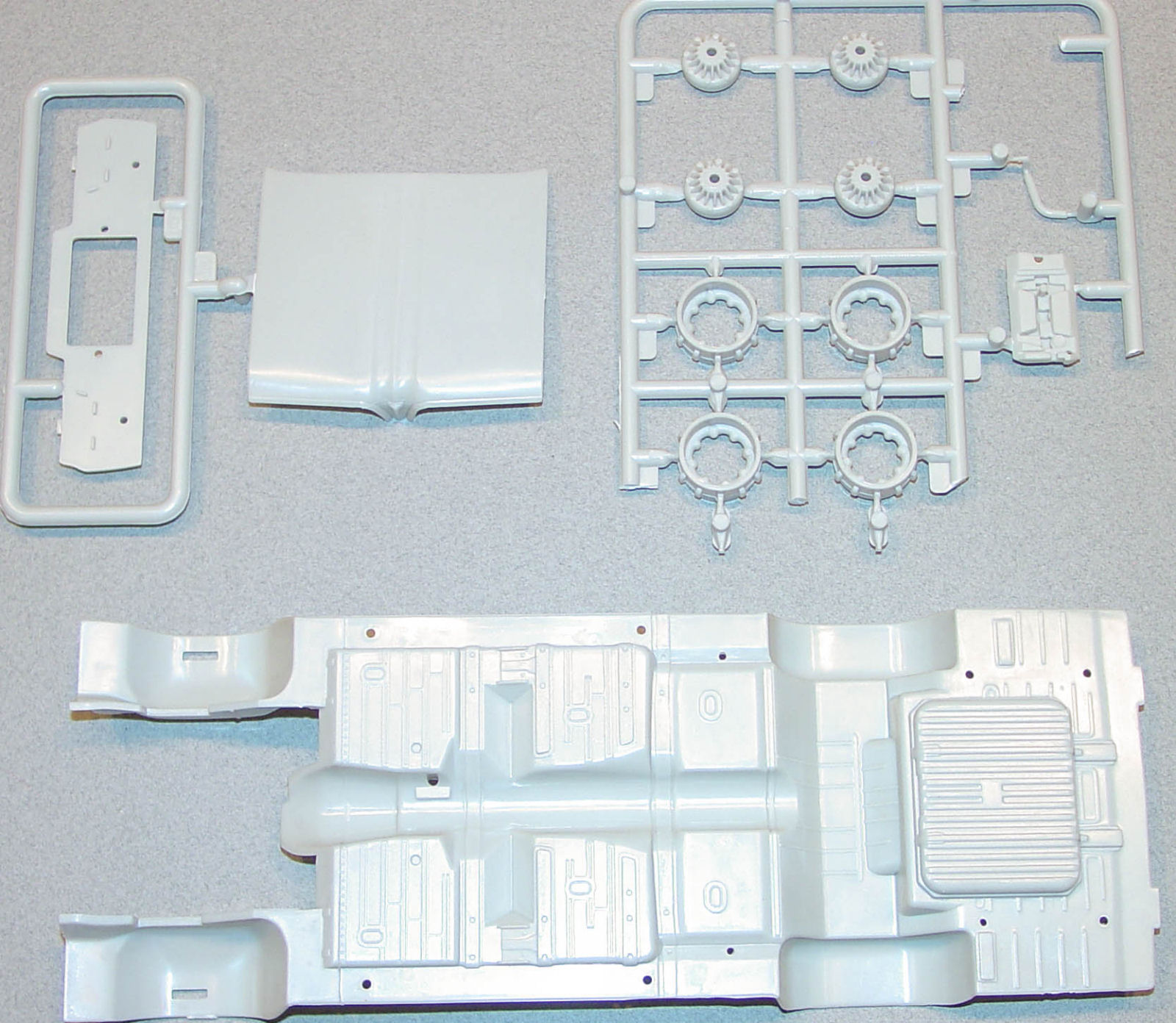Moebius Models 1211 1/25 1961 Pontiac Ventura First Look Parts Image 03