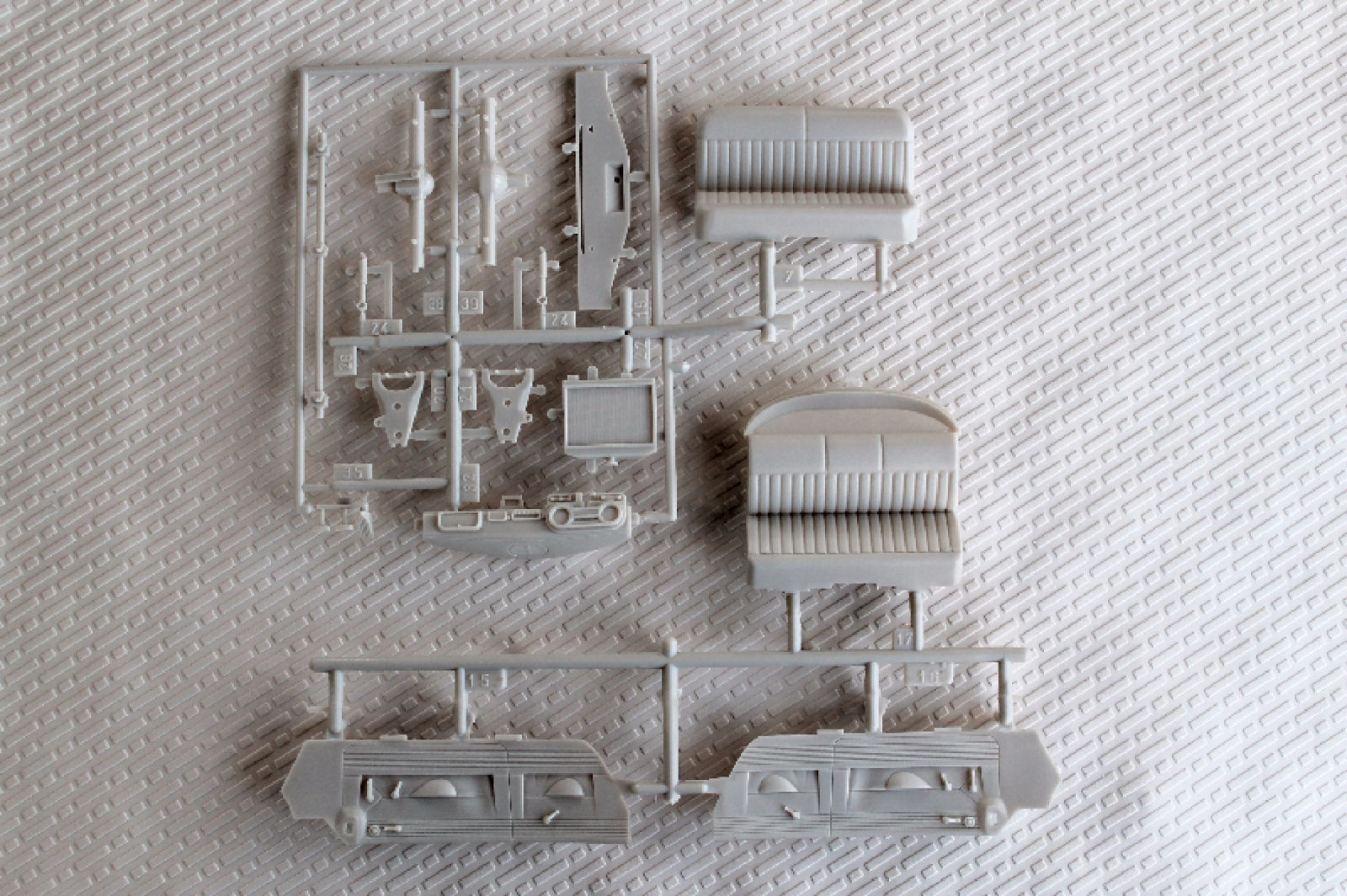 Moebius Models 1213 1/25 1954 Hudson Hornet Club Coupe First Look Parts Image 04