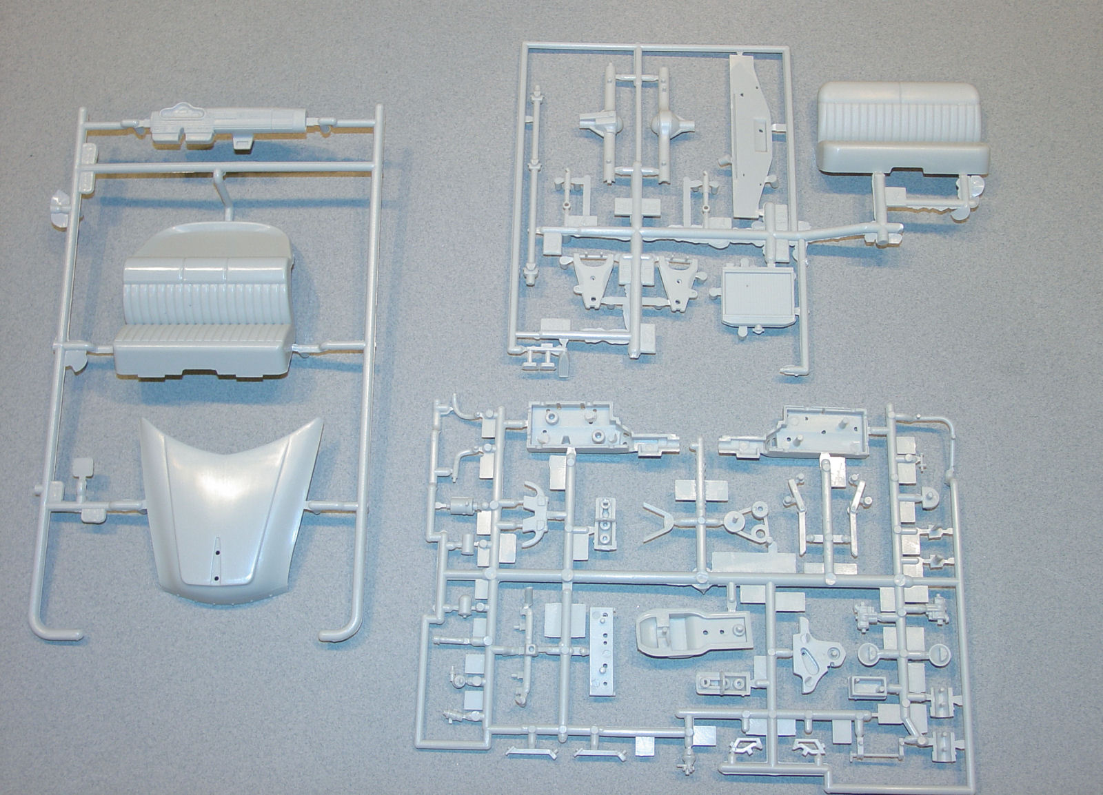 Moebius Models 1214 1/25 1954 Hudson Hornet Special First Look Parts Image 04