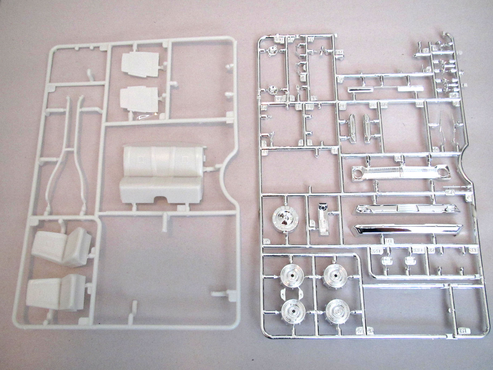 Moebius Models 1215 1/25 1965 Plymouth Satellite First Look Parts Image 02