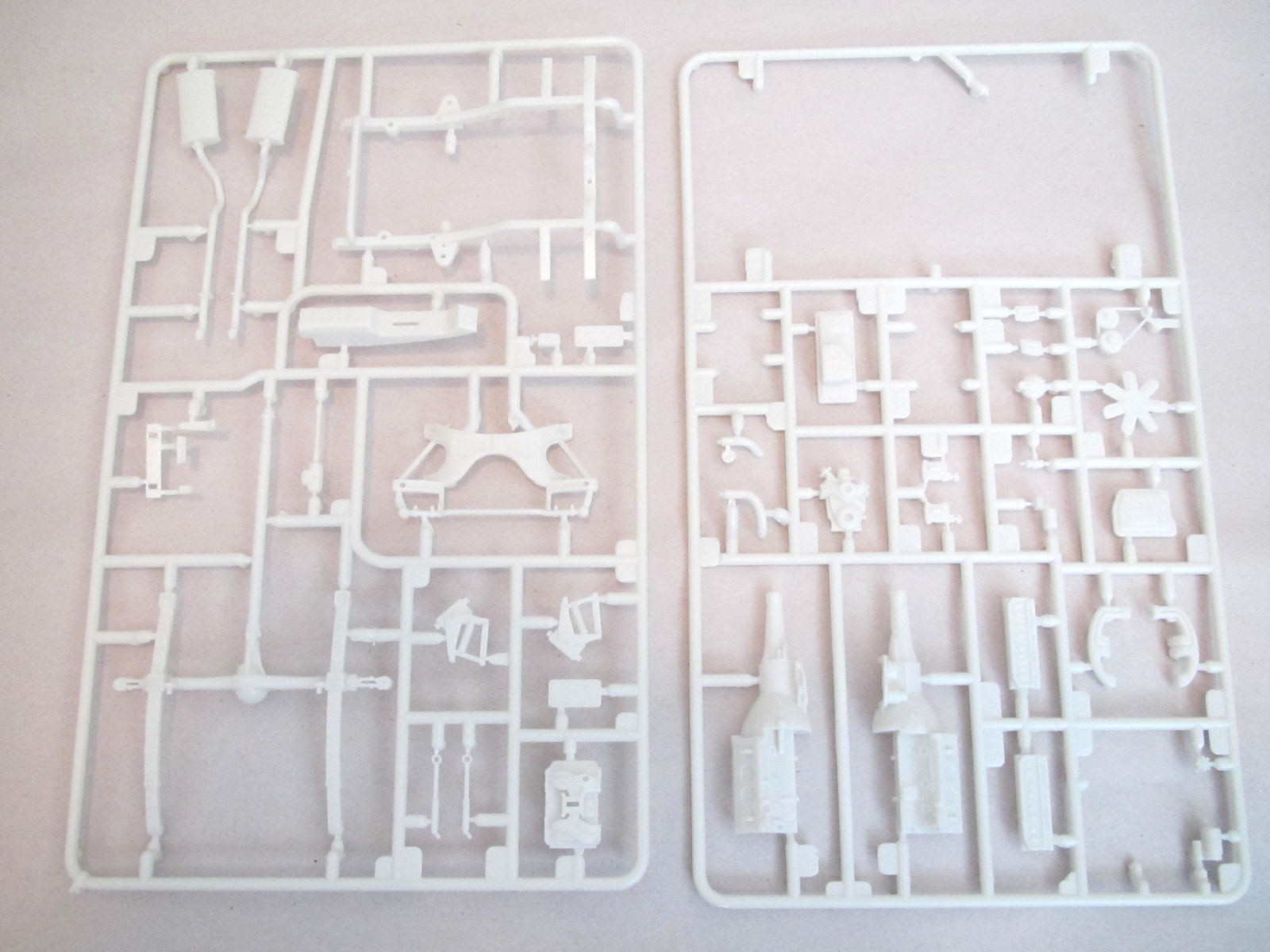 Moebius Models 1215 1/25 1965 Plymouth Satellite First Look Parts Image 03