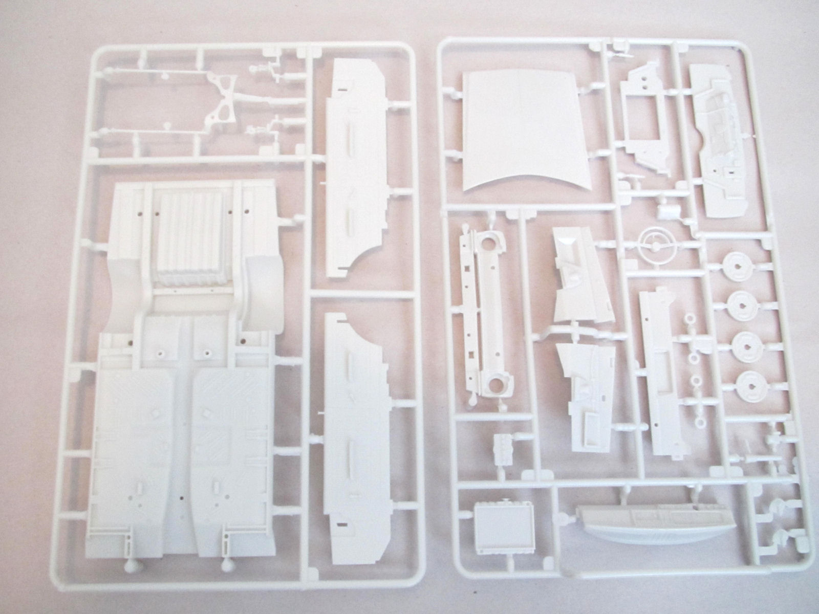 Moebius Models 1215 1/25 1965 Plymouth Satellite First Look Parts Image 04
